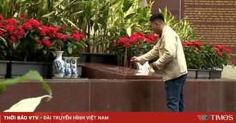 Người dân TP Hồ Chí Minh dâng hương tưởng niệm các Anh hùng liệt sĩ