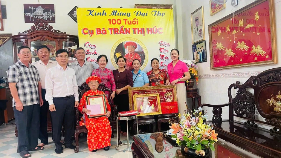 Người dân TP Hồ Chí Minh háo hức đón chờ ngày hội non sông 15/3