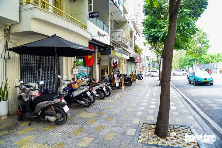 Người dân TP.HCM mong muốn sớm quy định sử dụng vỉa hè cho buôn bán Người dân TP.HCM mong muốn sớm quy định sử dụng vỉa hè cho buôn bán