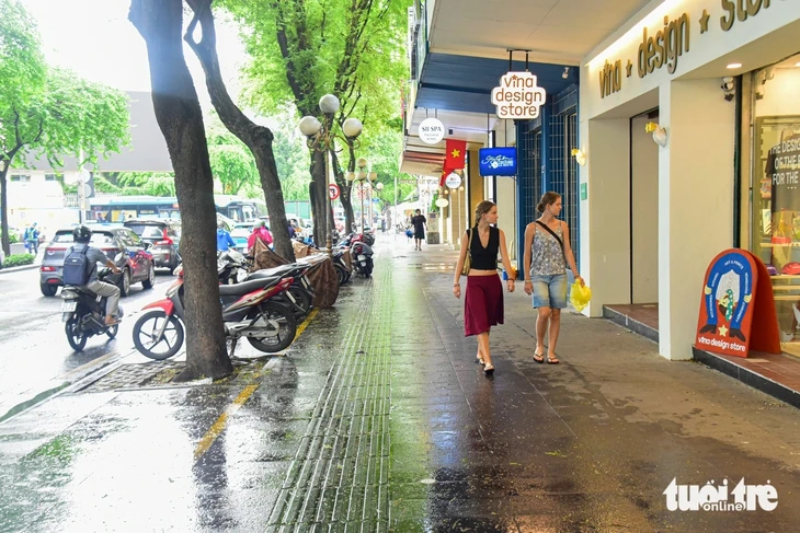 Người dân TP.HCM mong muốn sớm quy định sử dụng vỉa hè cho buôn bán Người dân TP.HCM mong muốn sớm quy định sử dụng vỉa hè cho buôn bán
