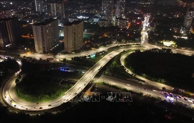 Người dân trở lại Hà Nội sớm, ùn tắc kéo dài trong đêm trên cao tốc Pháp Vân - Cầu Giẽ Người dân trở lại Hà Nội sớm, ùn tắc kéo dài trong đêm trên cao tốc Pháp Vân - Cầu Giẽ