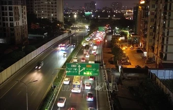 Người dân trở lại Hà Nội sớm, ùn tắc kéo dài trong đêm trên cao tốc Pháp Vân - Cầu Giẽ