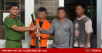 Người dân tự nguyện giao nộp hàng chục hung khí nguy hiểm