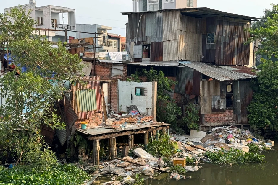 Người dân ven rạch Xuyên Tâm tháo dỡ nhà, bàn giao mặt bằng để phục vụ đại dự án hơn 17.000 tỉ đồng ở TP.HCM Người dân ven rạch Xuyên Tâm tháo dỡ nhà, bàn giao mặt bằng để phục vụ đại dự án hơn 17.000 tỉ đồng ở TP.HCM