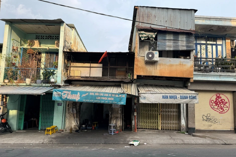 Người dân ven rạch Xuyên Tâm tháo dỡ nhà, bàn giao mặt bằng để phục vụ đại dự án hơn 17.000 tỉ đồng ở TP.HCM Người dân ven rạch Xuyên Tâm tháo dỡ nhà, bàn giao mặt bằng để phục vụ đại dự án hơn 17.000 tỉ đồng ở TP.HCM