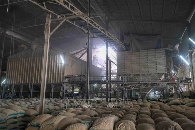 Người dân xã Cờ Đỏ (Cần Thơ) bức xúc vì bụi từ nhà máy xay xát lúa gạo Người dân xã Cờ Đỏ (Cần Thơ) bức xúc vì bụi từ nhà máy xay xát lúa gạo