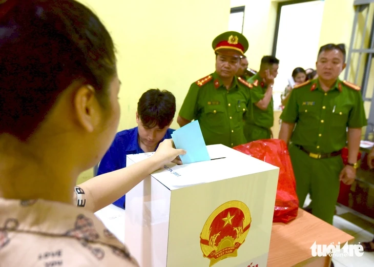 Người đang tạm giữ, tạm giam tại phân trại Bình Thới, TP.HCM tham gia bầu cử Người đang tạm giữ, tạm giam tại phân trại Bình Thới, TP.HCM tham gia bầu cử