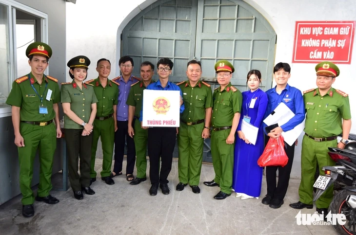 Người đang tạm giữ, tạm giam tại phân trại Bình Thới, TP.HCM tham gia bầu cử Người đang tạm giữ, tạm giam tại phân trại Bình Thới, TP.HCM tham gia bầu cử
