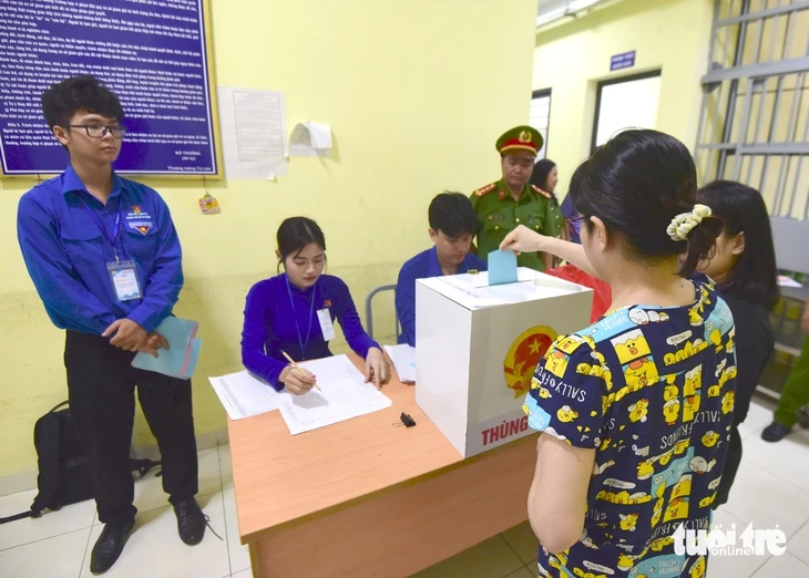 Người đang tạm giữ, tạm giam tại phân trại Bình Thới, TP.HCM tham gia bầu cử Người đang tạm giữ, tạm giam tại phân trại Bình Thới, TP.HCM tham gia bầu cử