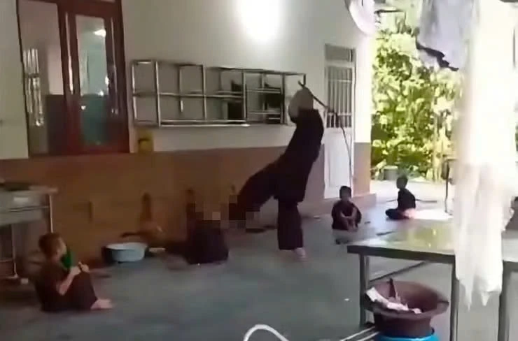 Người đánh bé trai tại chùa Bầu (Phú Thọ) được xác định là Phật tử làm công quả Người đánh bé trai tại chùa Bầu (Phú Thọ) được xác định là Phật tử làm công quả