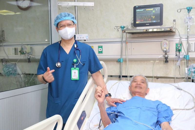 Người đầu tiên ở Việt Nam ghép đồng thời tim - gan và hiến gan cứu sống bệnh nhân ung thư Người đầu tiên ở Việt Nam ghép đồng thời tim - gan và hiến gan cứu sống bệnh nhân ung thư