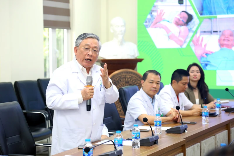 Người đầu tiên ở Việt Nam ghép đồng thời tim - gan và hiến gan cứu sống bệnh nhân ung thư Người đầu tiên ở Việt Nam ghép đồng thời tim - gan và hiến gan cứu sống bệnh nhân ung thư