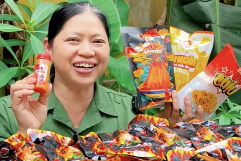 Người phụ nữ bán đồ ăn vặt thu gần 260 tỷ đồng trong 1 năm, tăng 300% so với năm ngoái Người phụ nữ bán đồ ăn vặt thu gần 260 tỷ đồng trong 1 năm, tăng 300% so với năm ngoái