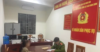 Người phụ nữ bị đánh ngã gục xuống đường: Triệu tập 2 cô gái trẻ liên quan