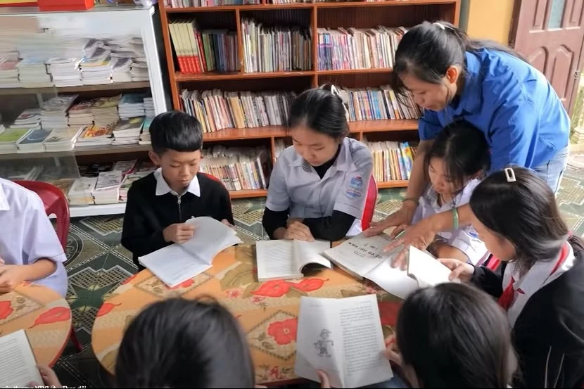 Người phụ nữ khiếm thị hơn 20 năm đồng hành tạo sinh kế cho người yếu thế Người phụ nữ khiếm thị hơn 20 năm đồng hành tạo sinh kế cho người yếu thế