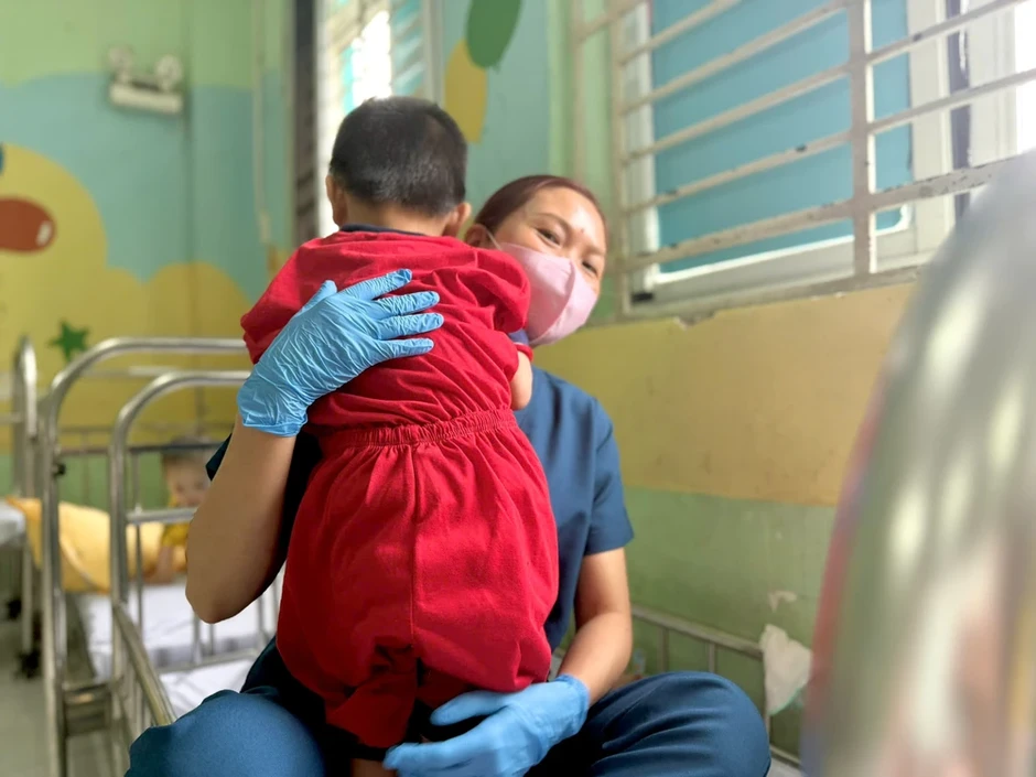 Người phụ nữ 'may' lại cuộc sống cho những đứa trẻ có hoàn cảnh đặc biệt Người phụ nữ 'may' lại cuộc sống cho những đứa trẻ có hoàn cảnh đặc biệt