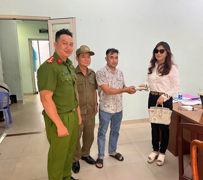 Người phụ nữ ở TPHCM trả lại 50 triệu đồng nhặt được Người phụ nữ ở TPHCM trả lại 50 triệu đồng nhặt được