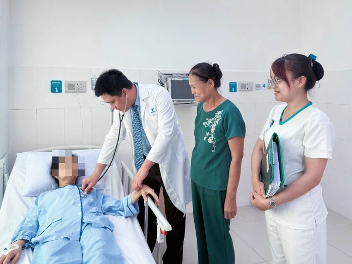 Người phụ nữ quê Đồng Tháp "thả like" sau khi được cứu sống tại Cần Thơ Người phụ nữ quê Đồng Tháp "thả like" sau khi được cứu sống tại Cần Thơ