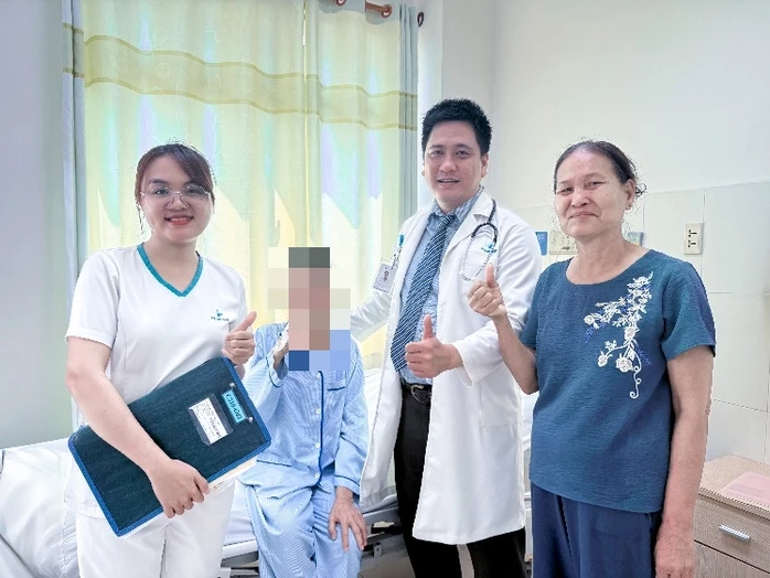 Người phụ nữ quê Đồng Tháp "thả like" sau khi được cứu sống tại Cần Thơ Người phụ nữ quê Đồng Tháp "thả like" sau khi được cứu sống tại Cần Thơ