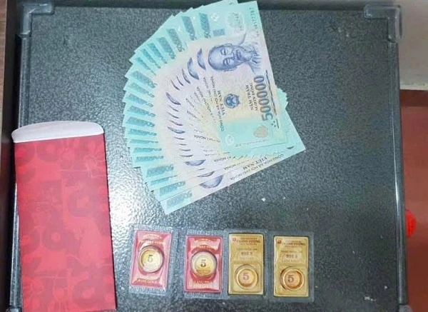 Người phụ nữ SN 2000 đem bán 12 chỉ vàng rồi mua lại 2 cây đem về cất két: Công an lập tức triệu tập lên làm việc Người phụ nữ SN 2000 đem bán 12 chỉ vàng rồi mua lại 2 cây đem về cất két: Công an lập tức triệu tập lên làm việc