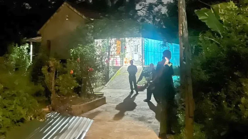 Người phụ nữ tử vong tại nhà riêng với nhiều vết thương, phát hiện dao bên cạnh thi thể Người phụ nữ tử vong tại nhà riêng với nhiều vết thương, phát hiện dao bên cạnh thi thể