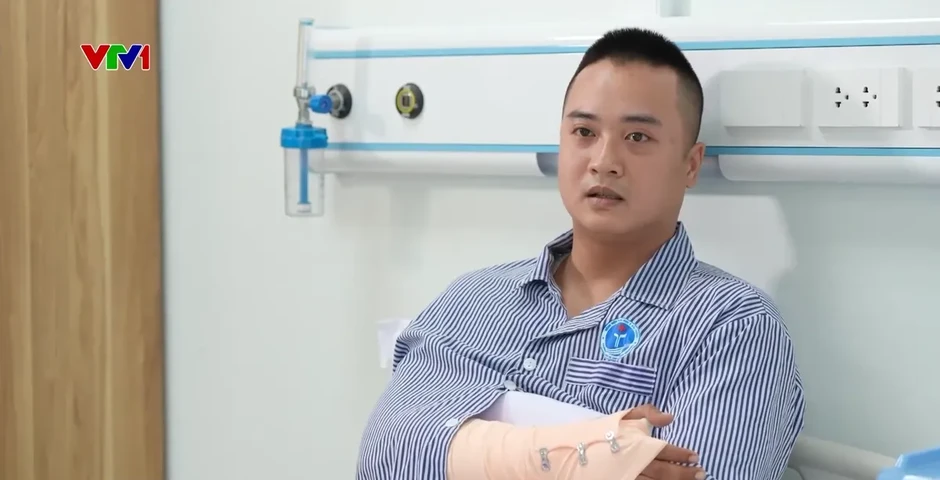 Người thợ sửa xe và đại úy Công an lao vào hiểm nguy cứu người giữa phố Hải Phòng Người thợ sửa xe và đại úy Công an lao vào hiểm nguy cứu người giữa phố Hải Phòng