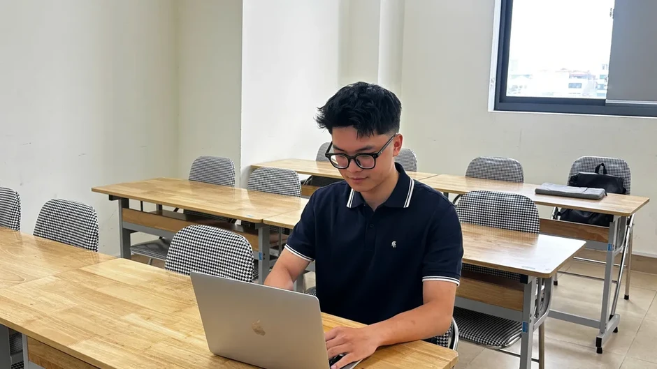 Người trẻ ra trường trong áp lực cạnh tranh: Phân hóa cơ hội, gia tăng áp lực Người trẻ ra trường trong áp lực cạnh tranh: Phân hóa cơ hội, gia tăng áp lực