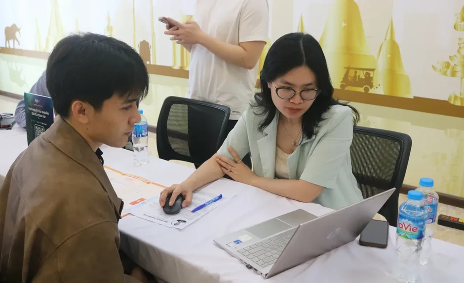 Người trẻ ra trường trong áp lực cạnh tranh: Phân hóa cơ hội, gia tăng áp lực Người trẻ ra trường trong áp lực cạnh tranh: Phân hóa cơ hội, gia tăng áp lực