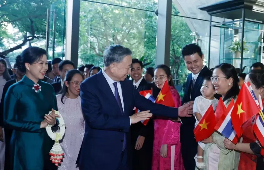 Người Việt Nam ở nước ngoài là một trong những nguồn lực chiến lược Người Việt Nam ở nước ngoài là một trong những nguồn lực chiến lược