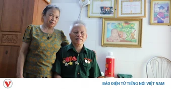 Người vợ tảo tần nguyện làm "đôi mắt" đồng hành với chồng thương binh hơn 45 năm