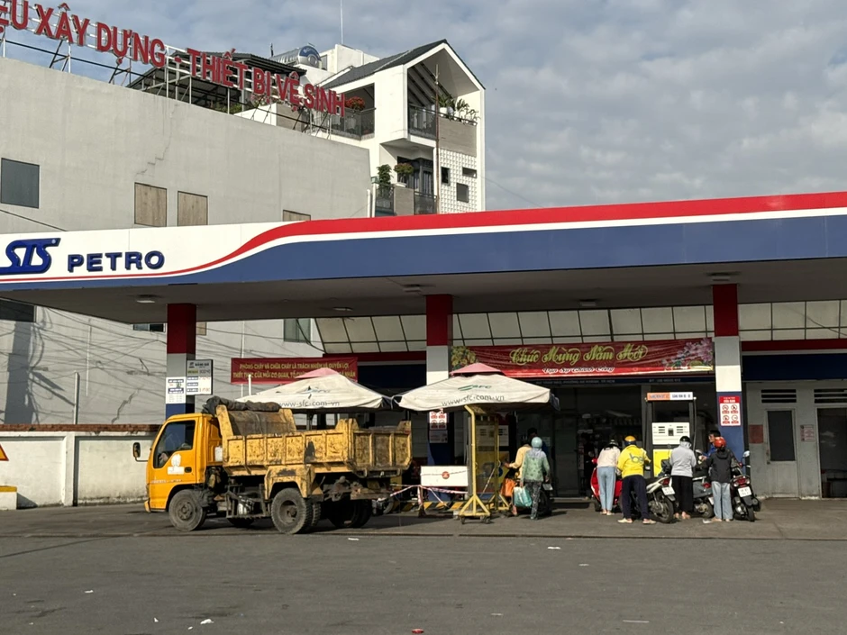 Nguồn cung xăng dầu TP Hồ Chí Minh vẫn đảm bảo, khuyến cáo người dân không tích trữ Nguồn cung xăng dầu TP Hồ Chí Minh vẫn đảm bảo, khuyến cáo người dân không tích trữ