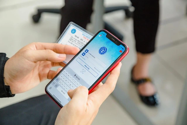 Nguy cơ bị chiếm quyền điện thoại khi cài app giả mạo VssID chứa mã độc Nguy cơ bị chiếm quyền điện thoại khi cài app giả mạo VssID chứa mã độc
