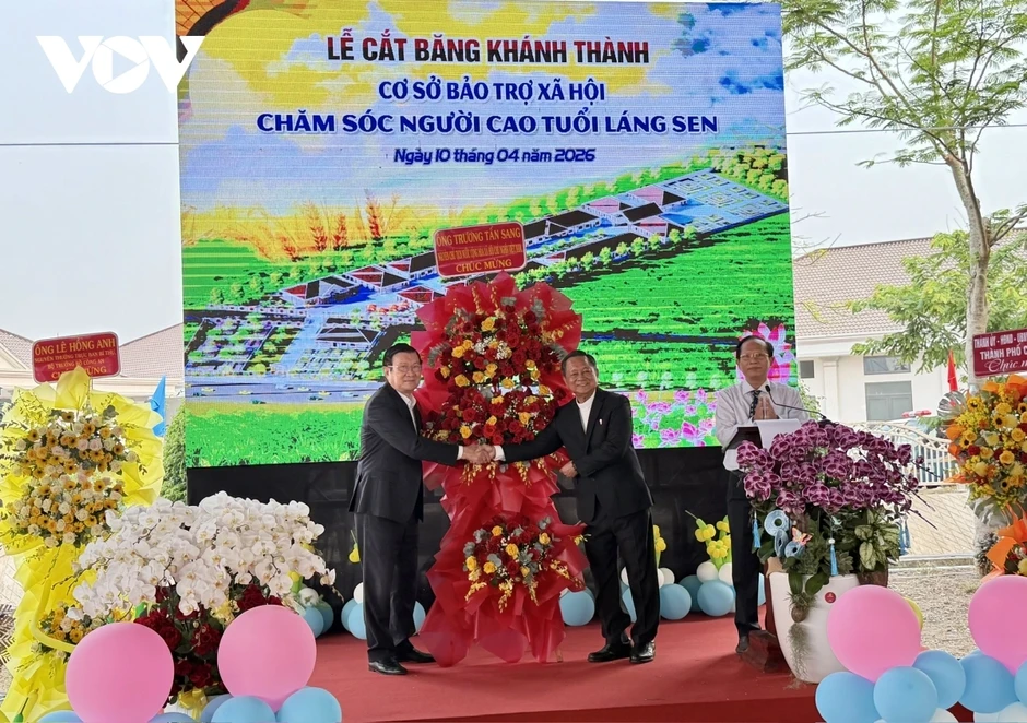 Nguyên Chủ tịch nước Trương Tấn Sang dự lễ khánh thành nhà dưỡng lão Láng Sen Nguyên Chủ tịch nước Trương Tấn Sang dự lễ khánh thành nhà dưỡng lão Láng Sen