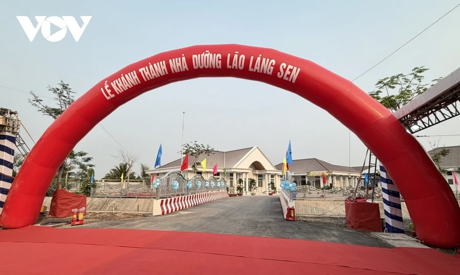 Nguyên Chủ tịch nước Trương Tấn Sang dự lễ khánh thành nhà dưỡng lão Láng Sen Nguyên Chủ tịch nước Trương Tấn Sang dự lễ khánh thành nhà dưỡng lão Láng Sen