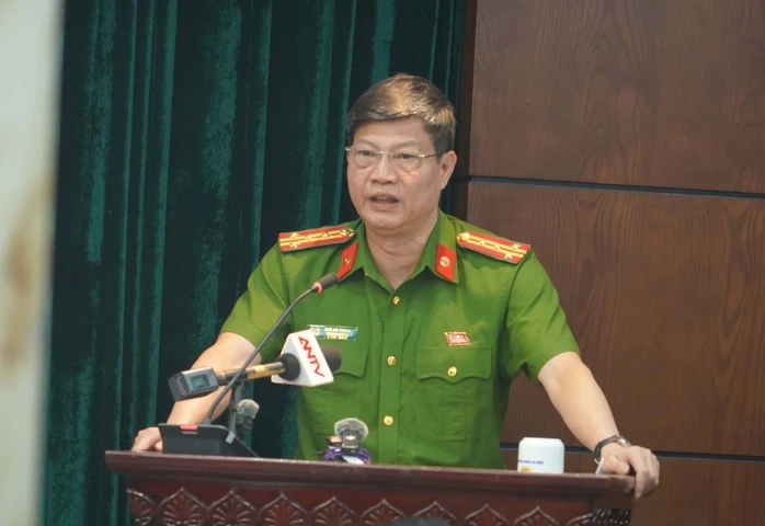Nguyên giám đốc công ty Bảo tín Minh Châu và con trai bị khởi tố Nguyên giám đốc công ty Bảo tín Minh Châu và con trai bị khởi tố