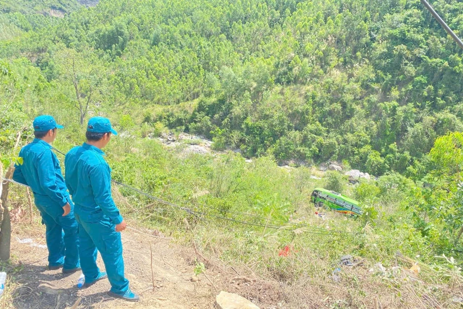 Nguyên nhân xe khách chở 12 người lao xuống vực trên đèo An Khê Nguyên nhân xe khách chở 12 người lao xuống vực trên đèo An Khê
