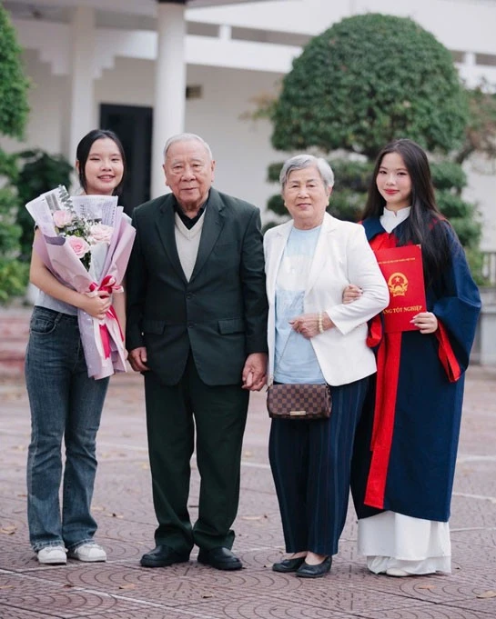 Nhà báo Hoàng Tiến với niềm đam mê viết báo Nhà báo Hoàng Tiến với niềm đam mê viết báo