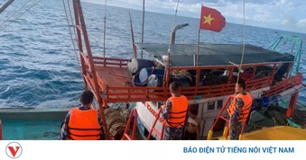 Nhà giàn DK1/10 kịp thời cấp cứu ngư dân bị trật khớp vai trên biển