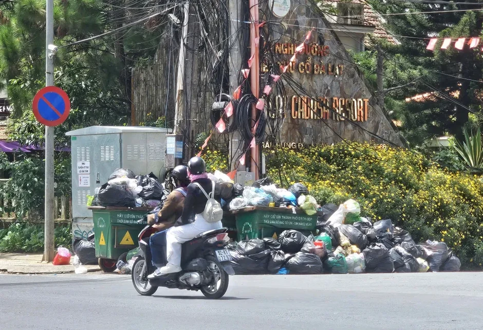 Nhà máy ngưng tiếp nhận, rác tràn ngập đường phố Đà Lạt Nhà máy ngưng tiếp nhận, rác tràn ngập đường phố Đà Lạt