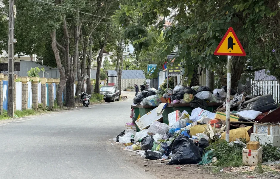 Nhà máy ngưng tiếp nhận, rác tràn ngập đường phố Đà Lạt Nhà máy ngưng tiếp nhận, rác tràn ngập đường phố Đà Lạt