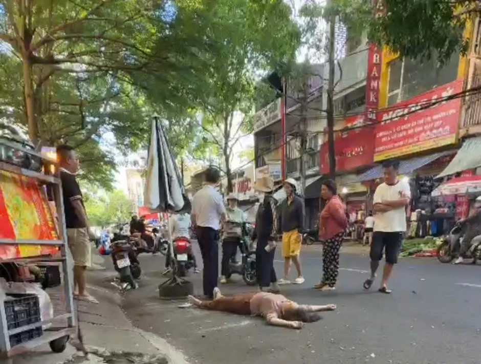 Nhắc nhở đậu xe, một phụ nữ ở Đắk Lắk bị xô ngã xuống đường Nhắc nhở đậu xe, một phụ nữ ở Đắk Lắk bị xô ngã xuống đường