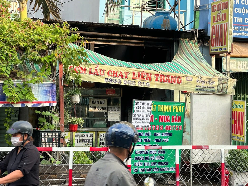 Nhân chứng bàng hoàng kể lại vụ cháy quán chay khiến hai mẹ con tử vong Nhân chứng bàng hoàng kể lại vụ cháy quán chay khiến hai mẹ con tử vong