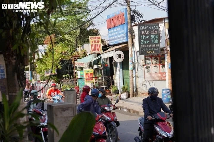 Nhân chứng kể giây phút lửa bùng lên ở quán lẩu chay khiến 2 mẹ con tử vong Nhân chứng kể giây phút lửa bùng lên ở quán lẩu chay khiến 2 mẹ con tử vong