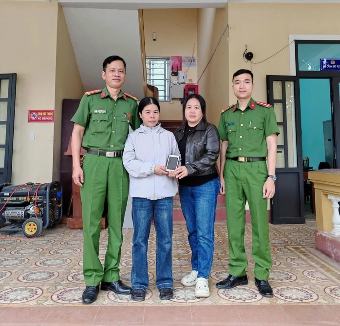 Nhận được số tiền rất lớn chuyển nhầm vào tài khoản, người phụ nữ lập tức trình báo Nhận được số tiền rất lớn chuyển nhầm vào tài khoản, người phụ nữ lập tức trình báo