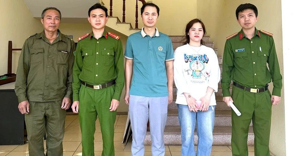 Nhận gần 1 tỷ đồng chuyển nhầm, người đàn ông Ninh Bình nhờ công an trả lại Nhận gần 1 tỷ đồng chuyển nhầm, người đàn ông Ninh Bình nhờ công an trả lại