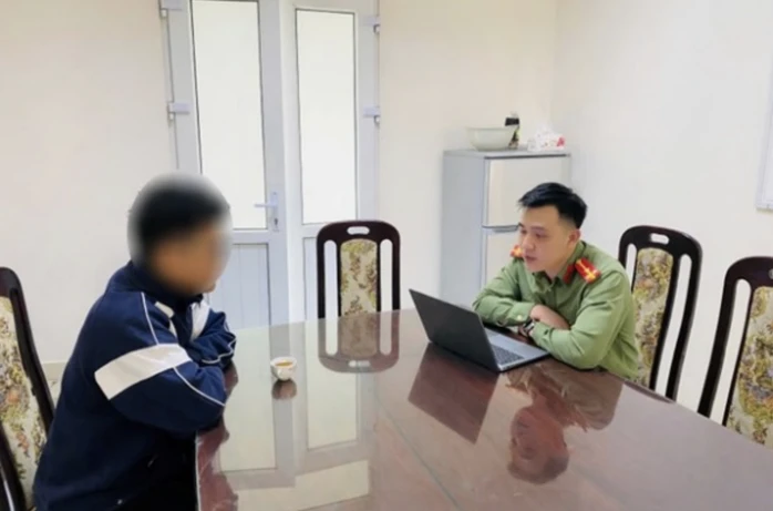 Nhân viên bán xe điện loan tin "xăng đã lên 34.000 đồng, mai kia còn lên 40.000 đồng" bị xử lý Nhân viên bán xe điện loan tin "xăng đã lên 34.000 đồng, mai kia còn lên 40.000 đồng" bị xử lý