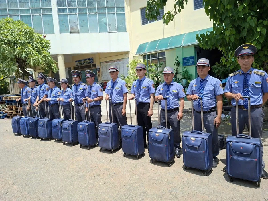 Nhân viên đường sắt kịp thời trao trả tài sản hành khách bỏ quên Nhân viên đường sắt kịp thời trao trả tài sản hành khách bỏ quên