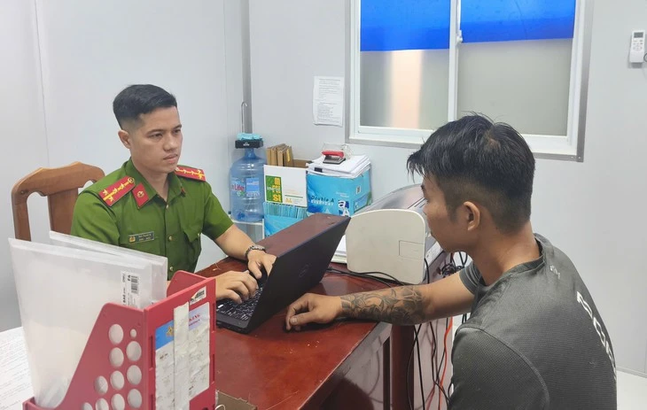 Nhanh chóng bắt giữ hai kẻ cạy cửa tiệm trộm két sắt ở xã Vĩnh Lộc Nhanh chóng bắt giữ hai kẻ cạy cửa tiệm trộm két sắt ở xã Vĩnh Lộc