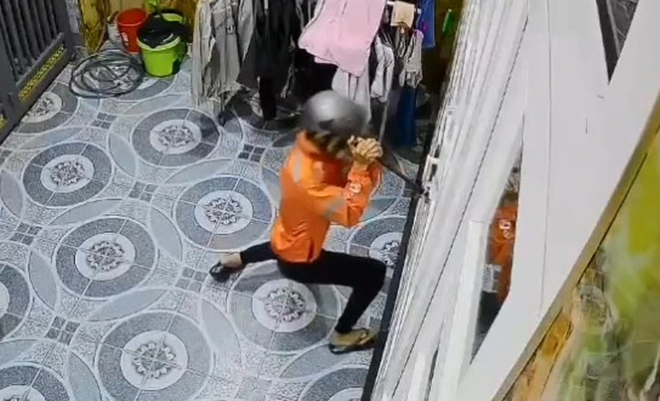 Nhanh chóng bắt giữ hai kẻ cạy cửa tiệm trộm két sắt ở xã Vĩnh Lộc Nhanh chóng bắt giữ hai kẻ cạy cửa tiệm trộm két sắt ở xã Vĩnh Lộc