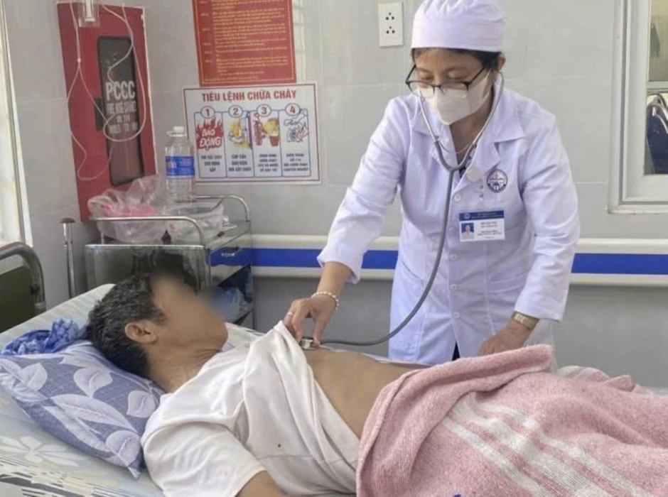 Nhập viện vì ngộ độc do ăn ve sầu Nhập viện vì ngộ độc do ăn ve sầu